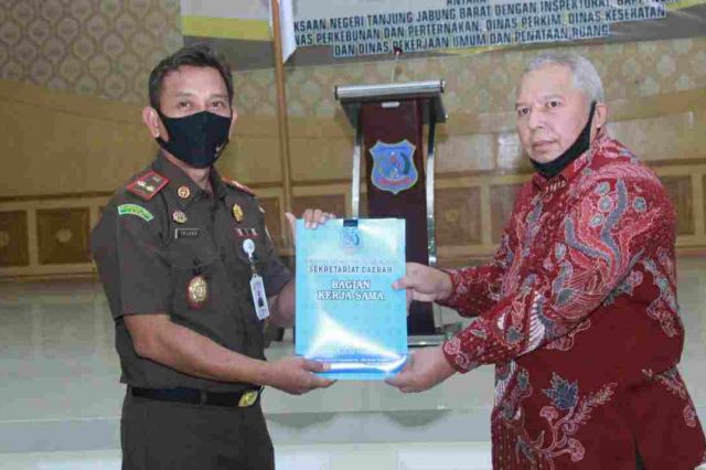 Safrial Bersama Kajari Tandatangani Nota Kesepahaman Bidang Hukum Perdata dan Tata Usaha Negara