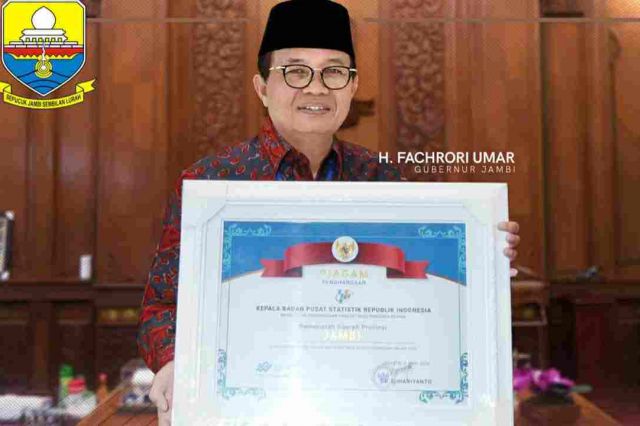 Berpartisipasi Sukseskan Sensus Penduduk Online, Fachrori Dianugerahi Penghargaan oleh Kepala BPS RI