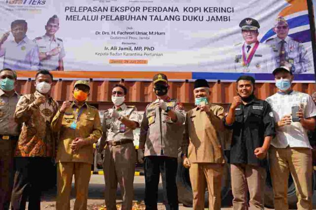 Fachrori Lepas Ekspor Perdana Kopi Kerinci melalui Pelabuhan Talang Duku