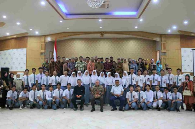 Bupati Safrial Lepas 34 Calon Mahasiswa BUD Akamigas Cepu