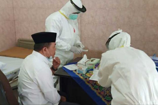 Haris-Sani Jalani Uji Swab di RSUD Raden Mattaher Jambi