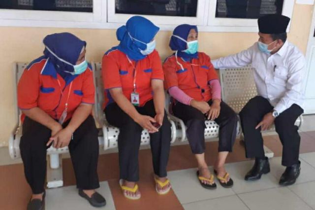 Saat Tes Psikologi, Al Haris Sempatkan Waktu Bercengkrama dengan Pegawai RSUD