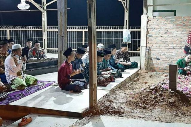 Al Haris: KH M Burhan Jamil, Panutan Masyarakat