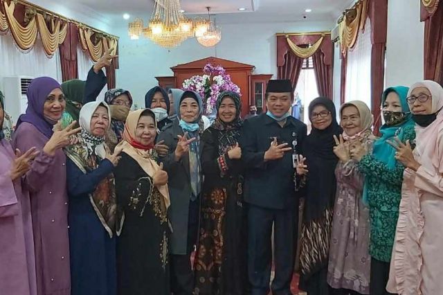 Dikomandoi Abdullah Hich, Pensiunan PNS Alumni APDN Jambi Dukung Penuh Haris-Sani