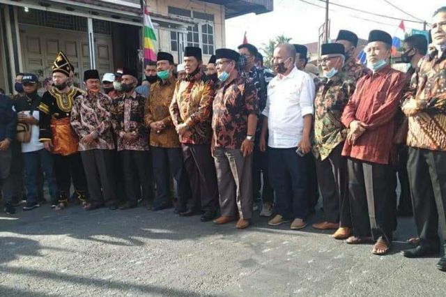 Tiba di Kampung Halaman, Syafril Nursal Disambut Dengan Sholawat dan Tari Sekapur Sirih