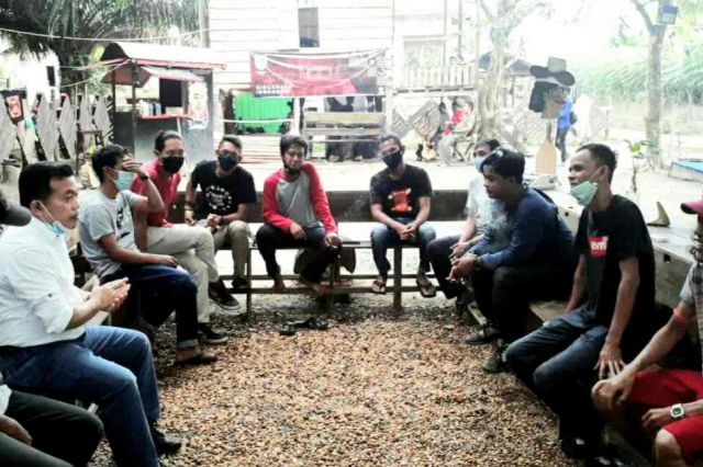 Berkunjung ke Kedai Menapo Candi Muaro Jambi, Al Haris 'Diserbu' Millenial