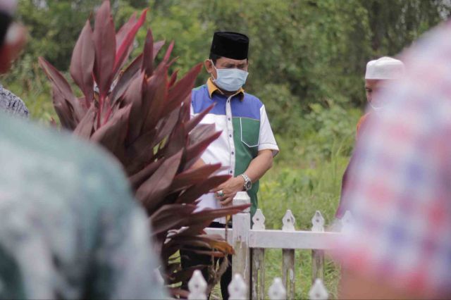 Ziarah ke Makam Syekh Muhammad Arifin di Tanjabtim, Syafril: Ini Sikap Menghormati Ulama