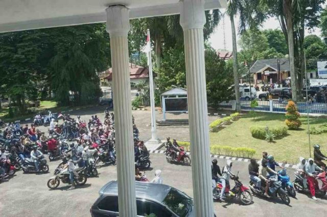 Video Aksi Anarkis Demo Pelajar di DPRD Kota Jambi