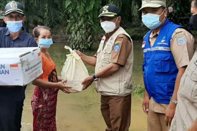 Puluhan Rumah Terendam Banjir, Mashuri lansung Turun Tangan