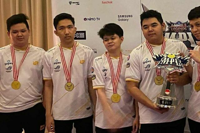 Sejarah Baru Terukir, RRQ Hoshi Menjadi Juara MPL ID 2 Season Berturut-turut