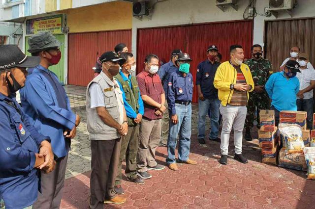 Tinjau Korban Kebakaran di Legok, Kemas Faried Berikan Bantuan