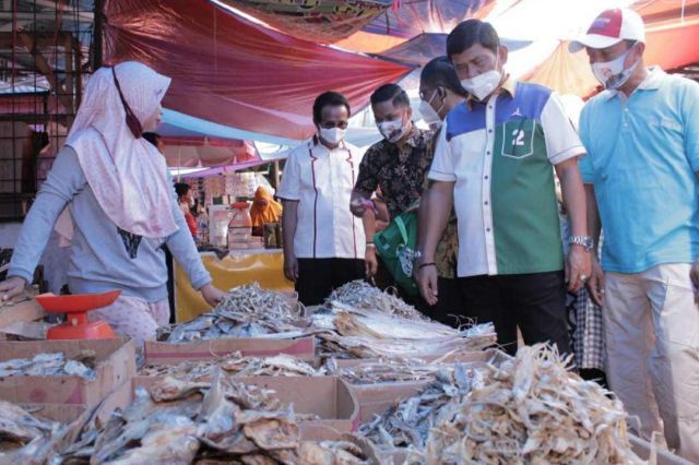Sapa Pedagang, Syafril Nursal Blusukan di Pasar Baru Bangko