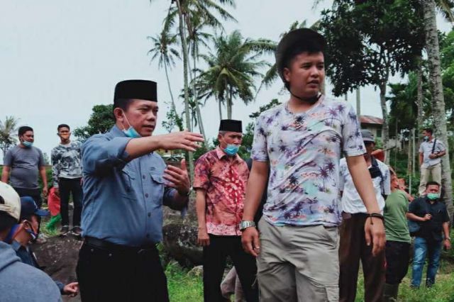 Al Haris Saat Gotong Royong Bersama Warga Jujun
