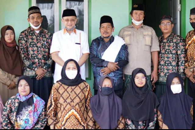 Pengurus dan Santri Ponpes Miftahul Najah Tangkit Antusias Sambut Cagub Cek Endra
