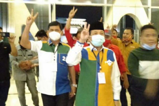 Tiba di Lokasi Debat, Syafril Kompak Kenakan Baju yang Sama dengan Fachrori