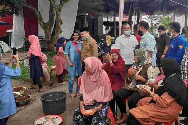 Tiba di Pematang Jering, Al Haris Disambut Heboh Emak-emak