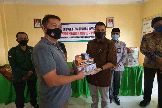 Kemas Faried Alfarelly Fasilitasi Bantuan CSR  PT TGI Penanganan Covid-19 di Kota Jambi