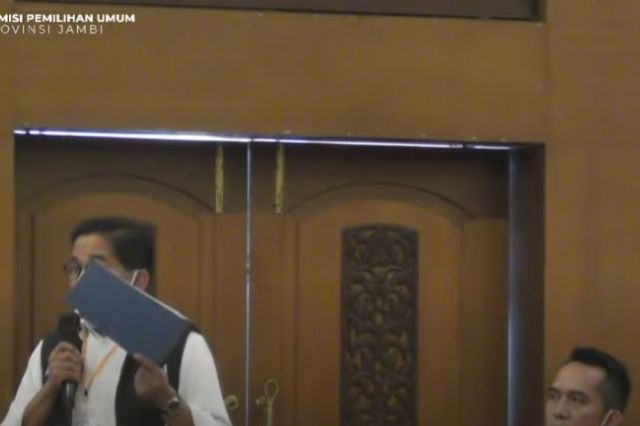 Tiba-tiba Live Terputus Saat Bakrie Ketua Tim Koalisi Haris-Sani Ajukan Bantahan di Pleno Provinsi
