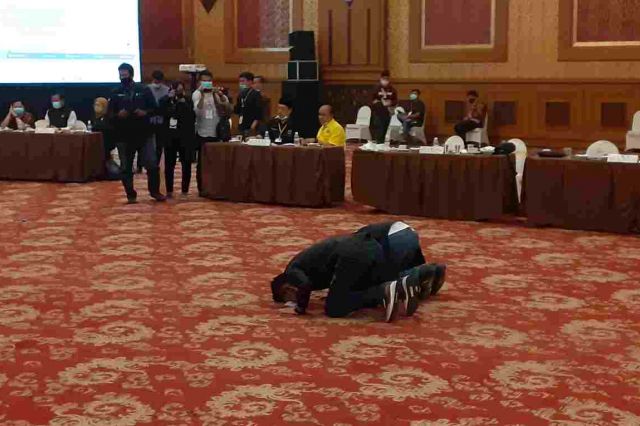 Menang Hasil Pleno Tingkat Provinsi, Saksi Haris-Sani Sujud Syukur