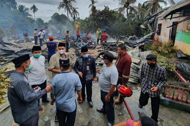 Kemas Faried Alfarelly Tinjau Kebakaran SDN 175 Telanaipura