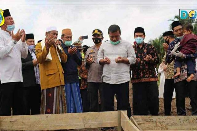 Bupati Tanjab Timur Letakan Batu pertama Pembangunan Gedung Ponpes Al-Kautsar