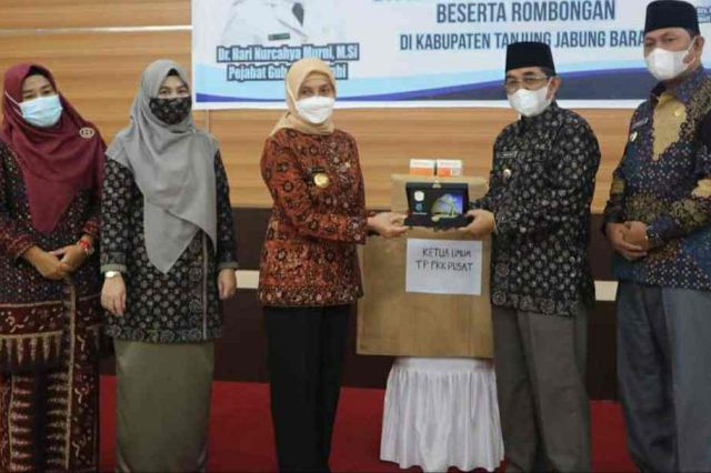 Berdayakan UMKM, Anwar Sadat: ASN Wajib Kenakan Batik dengan Motif Tanjab Barat