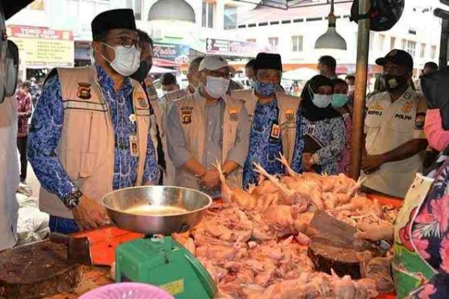 Pantau Ketersediaan Pangan Jelang Ramadan, Sudirman Sidak ke Pasar Angso Duo