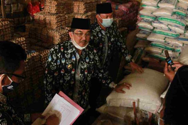 Jelang Ramadan, Bupati dan Wabup Tanjab Barat Sidak ke Pasar Tradisional