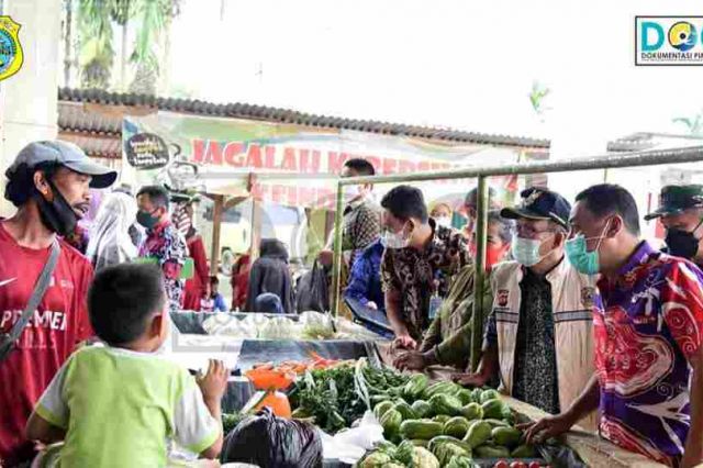 Jelang Ramadan, Sekda Tanjab Timur di Dampingi Satgas Pangan Sidak Pasar Muara Sabak