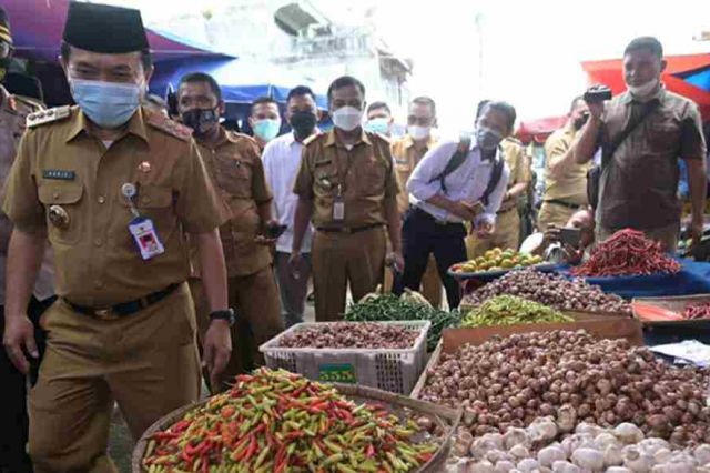 Pastikan Stok Sembako Cukup, Al Haris Turun Sidak