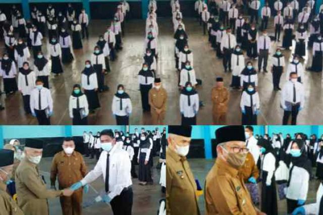 Bupati Kerinci Adirozal Serahkan 186 SK CPNS Formasi 2019