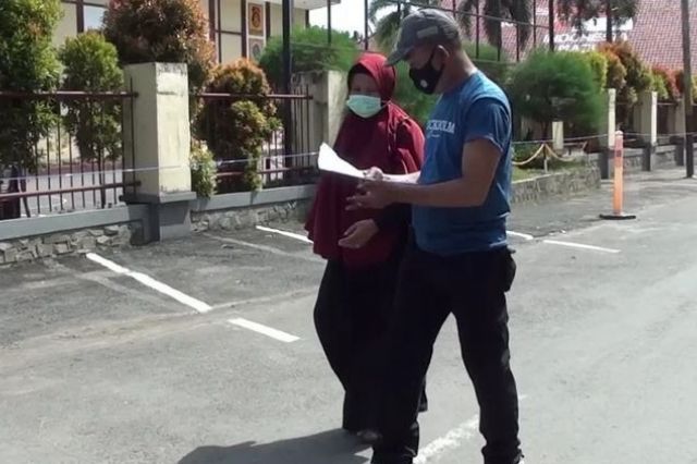 Tukang Tambal Ban Menangis Ketahui Tabungan 30 Juta Hilang di Bank