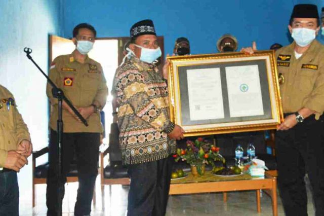 Al Haris Serahkan Sertifikat IG Kopi Robusta Merangin ke MPIG- MS’J’