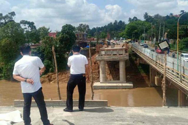 Al Haris Tinjau Pembangunan Jembatan Jalan Nasional di Merangin