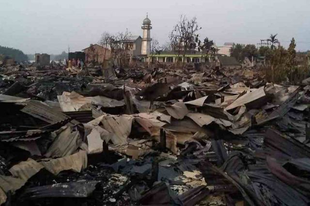 Ajaib, Mushalla At-Taqwa Berdiri Kokoh di Tengah Ratusan Rumah yang Terbakar di Menteng