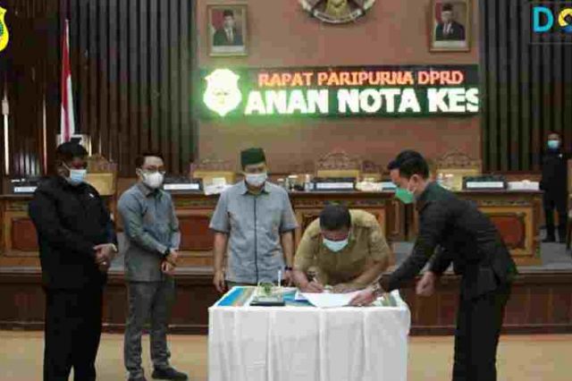 Bupati Romi Hadiri Rapat Paripurna DPRD Tanjab Timur