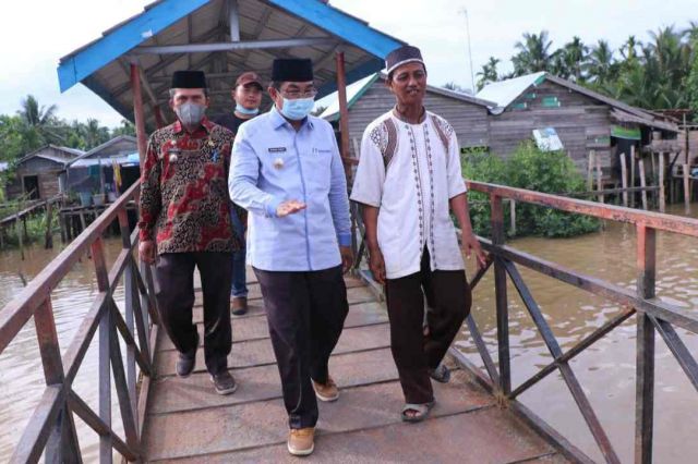 Bupati Anwar Tinjau Halte Sungai di Desa Serindit