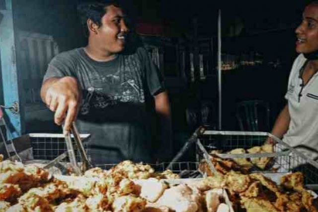 Meski Kondisi Pendemi Covid-19, Penjual Gorengan Ini Mengaku Tetap Semangat
