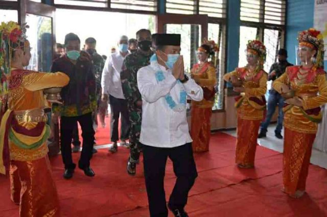 Gubernur Al Haris Berikan Bantuan Korban Kebakaran di Mendahara Tengah