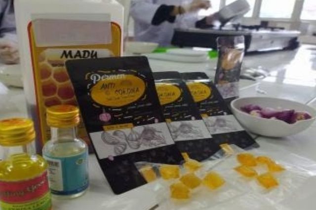 Mahasiswa Fakultas Farmasi UMP Ciptakan Permen Anti Corona