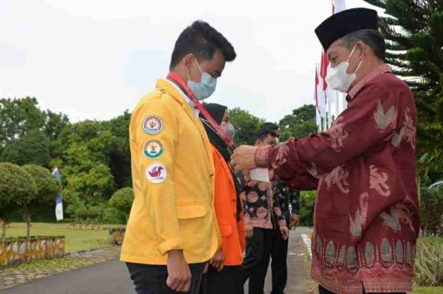 Wagub Abdullah Sani Lepas Peserta KKN Kebangsaan UNJA di Kabupaten Tanjab Timur