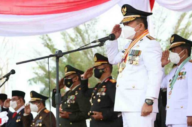 Pimpin Upacara Pengibaran Bendera, Gubernur Al Haris Optimis Indonesia Mampu Hadapi Tantangan