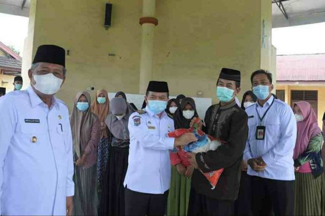 Gubernur Al Haris Serahkan Bantuan 4 Ton Beras dari PTPN VI untuk Panti Asuhan dan Penyandang Disabilitas