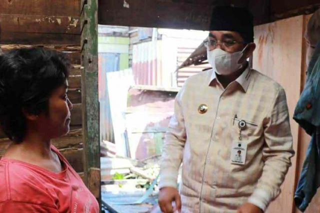 Pastikan Korban Mendapatkan Bantuan, Bupati Anwar Tinjau Lokasi Kebakaran di Jalan Ketapang