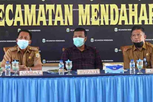 Bupati Romi Soroti Aktivitas Ilegal Nelayan Kerang