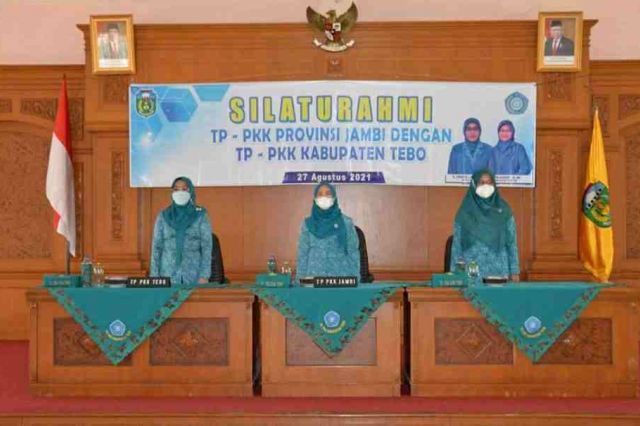 Hesnidar Haris Kunjungi Tim PKK Kabupaten Tebo