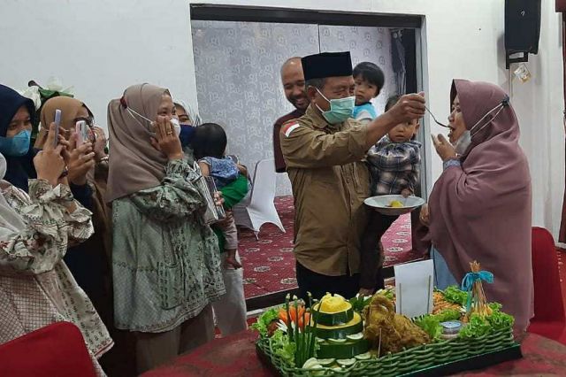 Hari Lahir ke-63, Bupati Mashuri Dapat Kejutan dari Keluarga dan PKJM