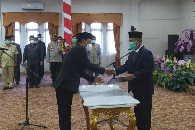 Dilantik Bupati Mashuri, Fajarman Sekda Merangin Defenitif