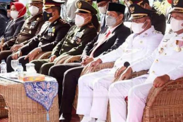 Bupati Tanjab Timur Jadi Inspektur Upacara Peringatan HUT RI Ke 76