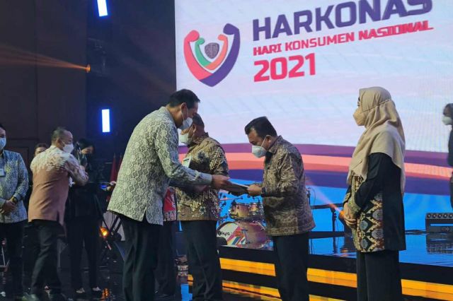 Gubernur Al Haris Terima Penghargaan Pemda Peduli Perlindungan Konsumen Tahun 2021